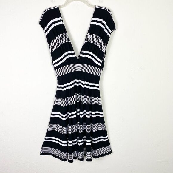 WHBM Genius Convertible Black & White Striped Sleeveless Midi Dress Size 4 - Picture 2 of 5
